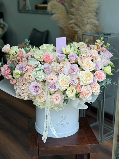 Flower box arrangement Sunshinebloom - DJ flowers