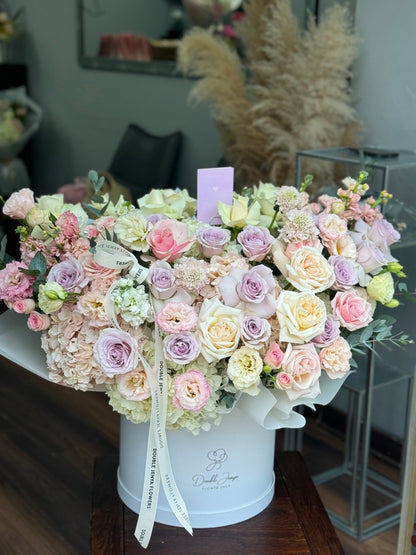 Flower box arrangement Sunshinebloom - DJ flowers