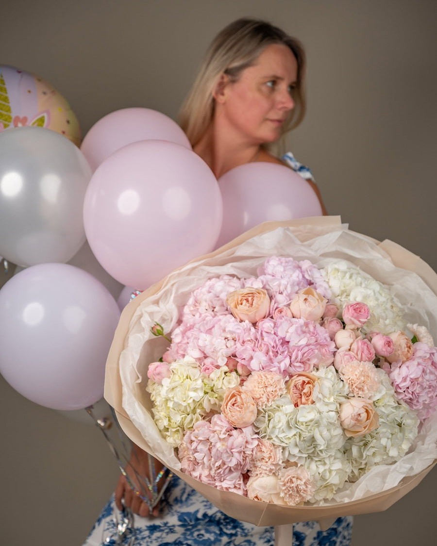 Gift set Blooms and Balloon Burst - DJ flowers