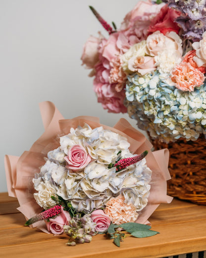 Gift set Vitality and vigor: extra large basket arrangement with medium-sized bouquet - DJ flowers