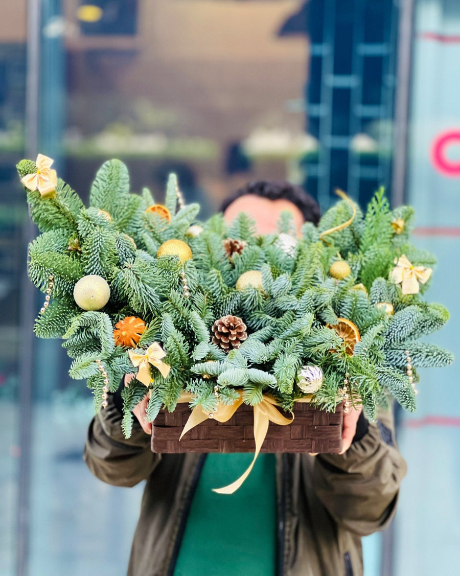 Golden magic Christmas box arrangement (size L) - DJ flowers