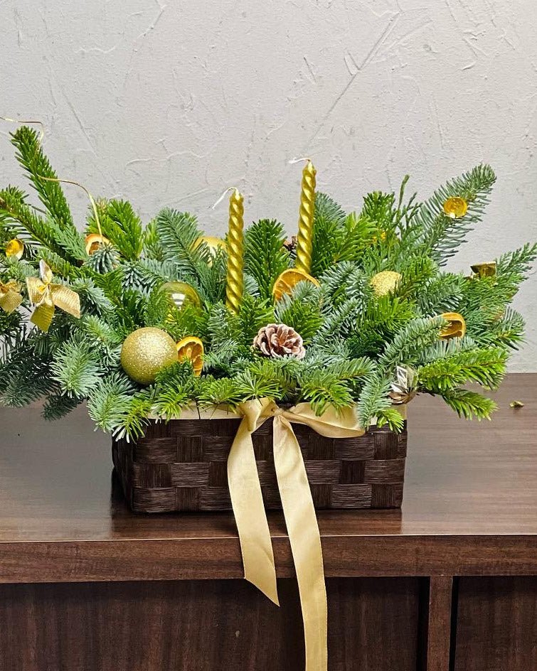 Golden magic Christmas box arrangement (size M) - DJ flowers