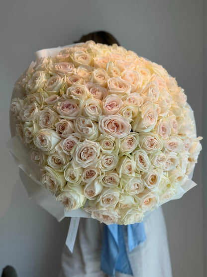 Monobouquet of fragrant white O'hara roses Glimmer - DJ flowers