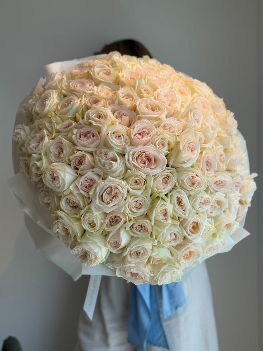 Monobouquet of fragrant white O'hara roses Glimmer - DJ flowers