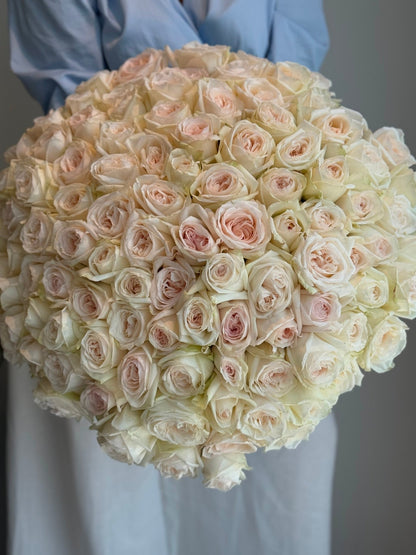 Monobouquet of fragrant white O'hara roses Glimmer - DJ flowers