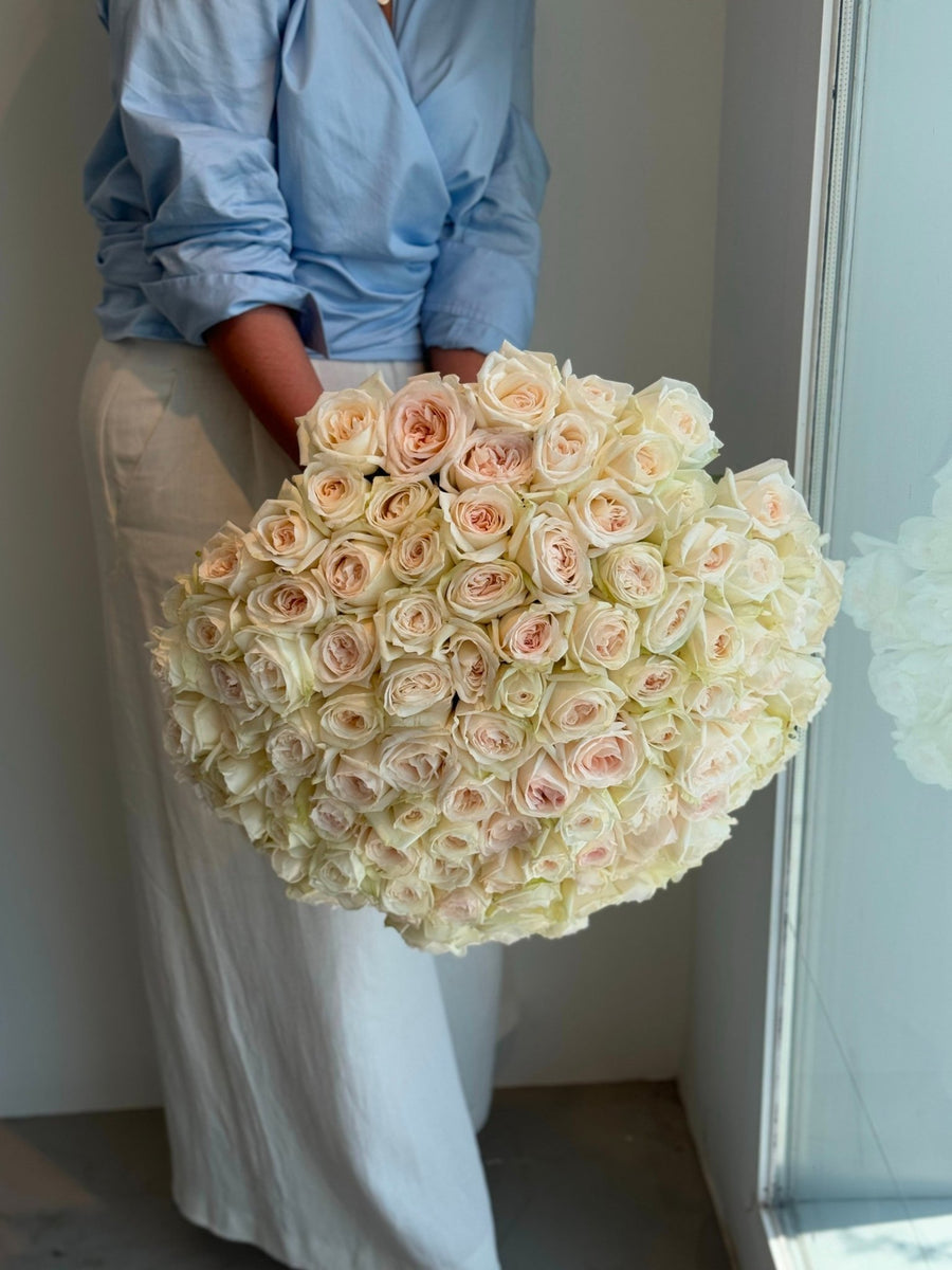 Monobouquet of fragrant white O'hara roses Glimmer - DJ flowers