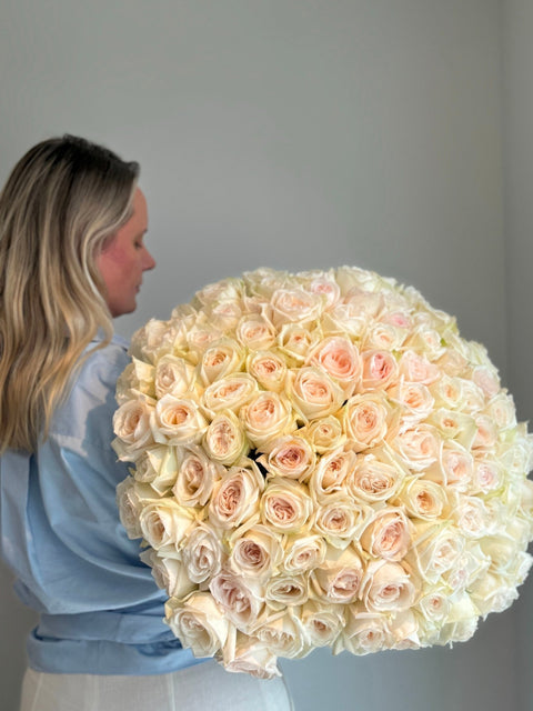 Monobouquet of fragrant white O'hara roses Glimmer - DJ flowers