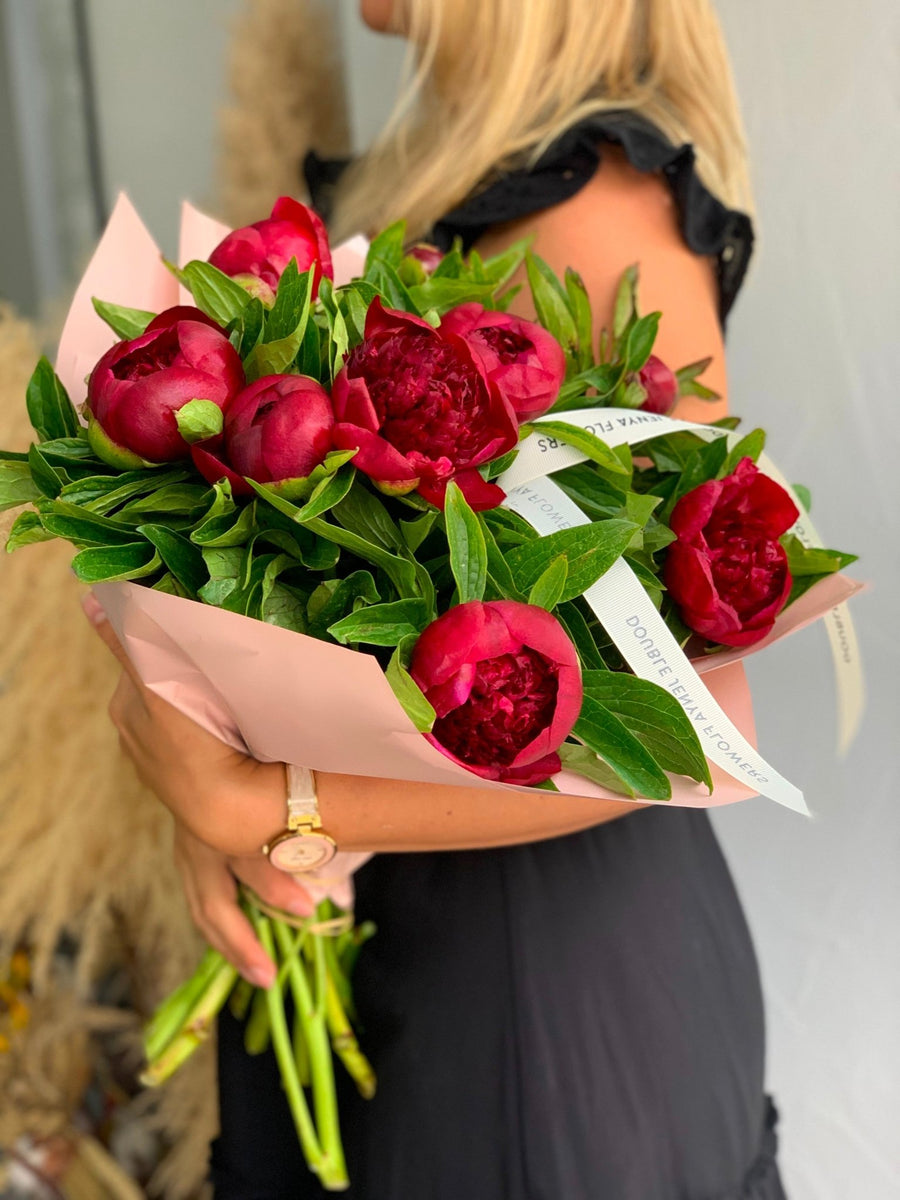 Monobouquet of red peonies Ruby Serenade - DJ flowers