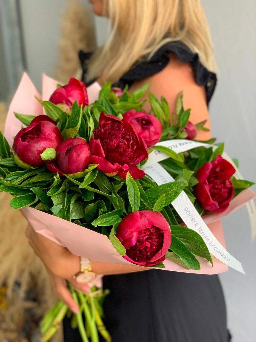 Monobouquet of red peonies Ruby Serenade - DJ flowers