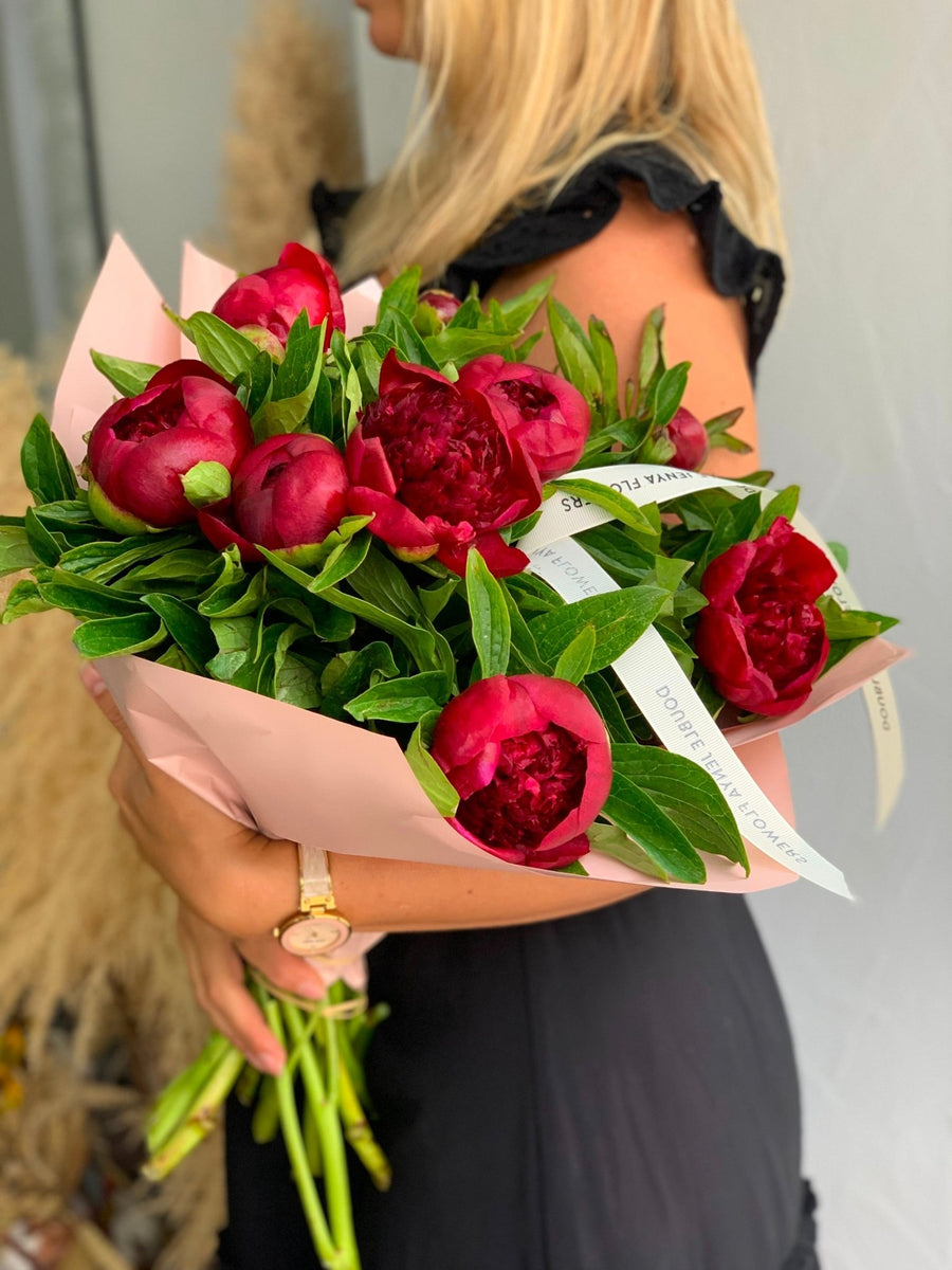 Monobouquet of red peonies Ruby Serenade - DJ flowers