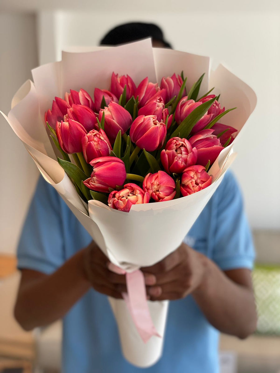 Monobouquet of tulips Blushing Petals - DJ flowers