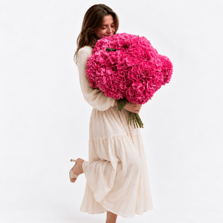 Pink hydrangea bouquet Featherweight - DJ flowers