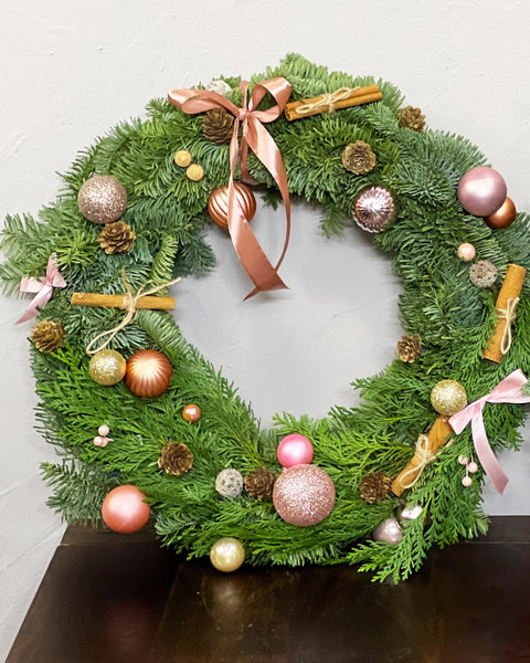 Pink lights Christmas wreath - DJ flowers