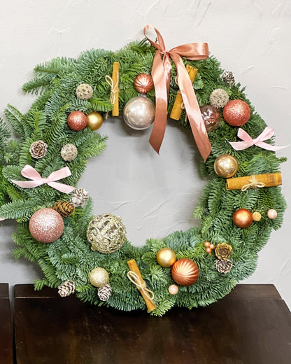 Pink lights Christmas wreath - DJ flowers