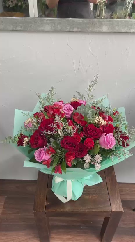 Signature Bouquet Cheerful Occasion product video