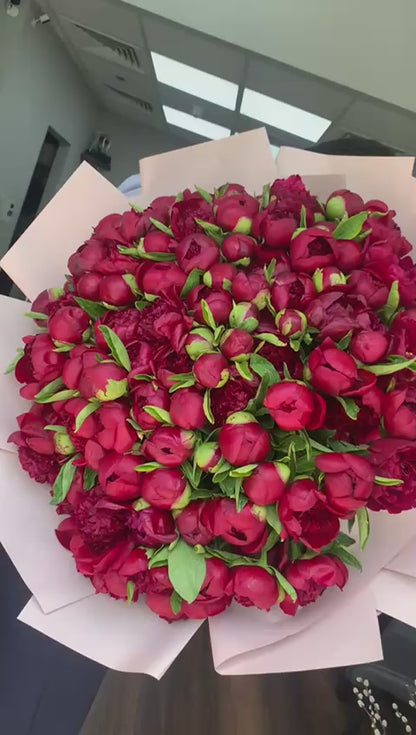 Monobouquet of red peonies Ruby Serenade product video