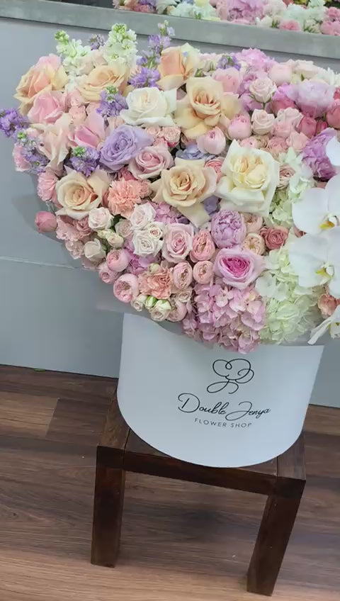 Flower box arrangement Opulent Delight product video