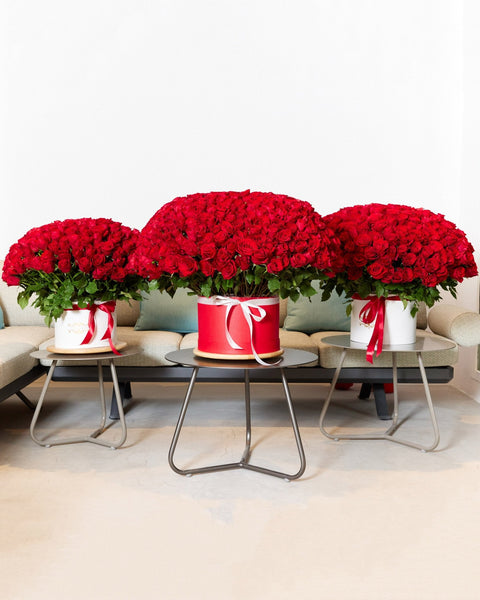 Композиция из красных роз Luxury Crimson Trio