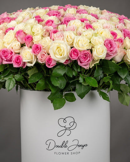 Rose Box arrangement Garden Candy - DJ flowers