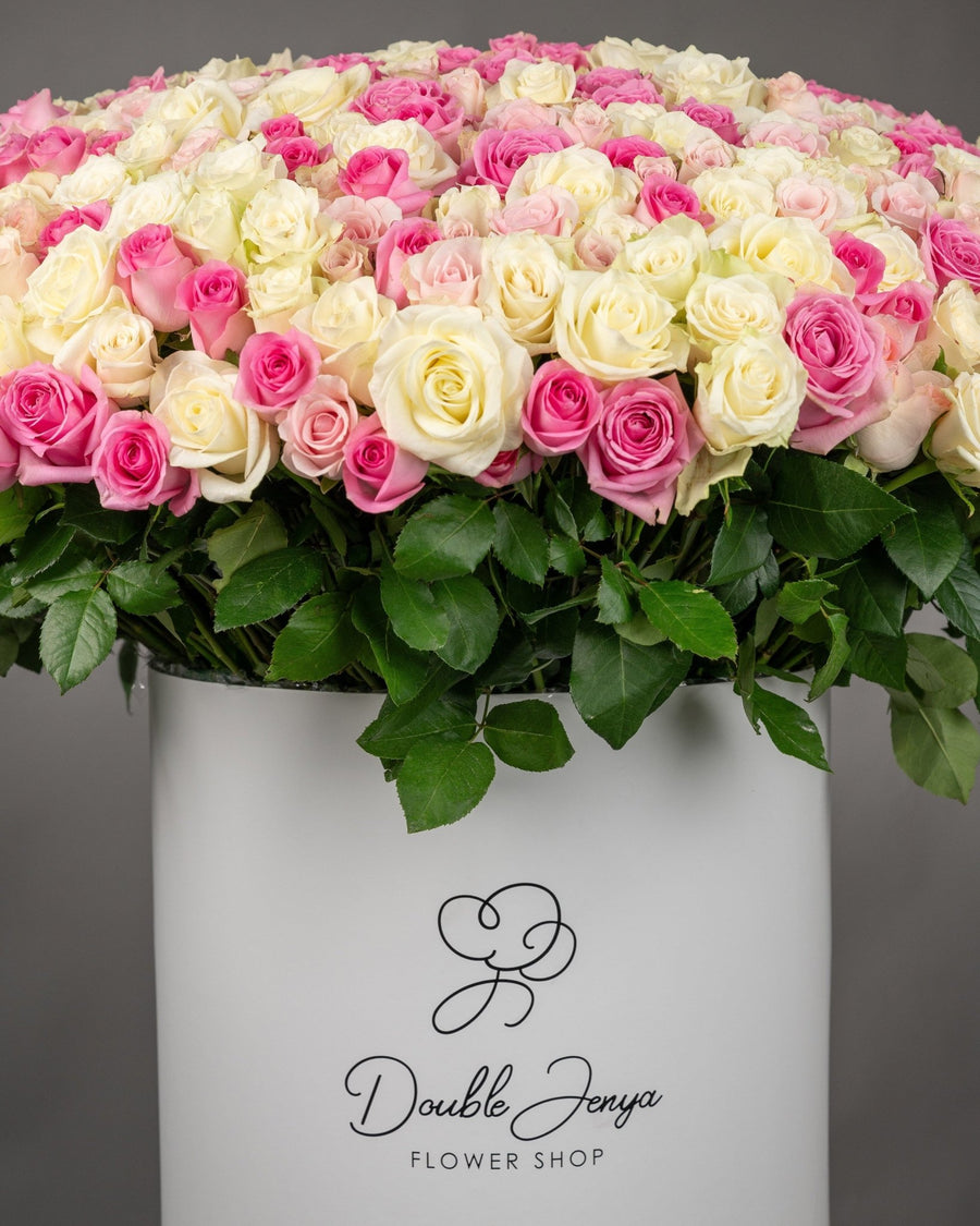Rose Box arrangement Garden Candy - DJ flowers