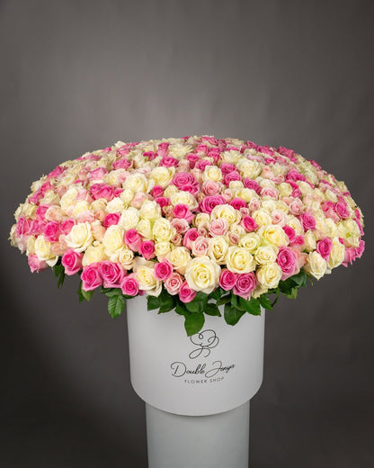 Rose Box arrangement Garden Candy - DJ flowers