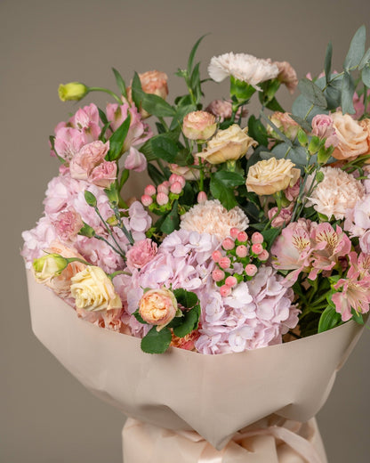 Signature bouquet Aerial Petals - DJ flowers