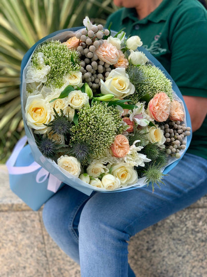Signature bouquet Meadow Marvel - DJ flowers