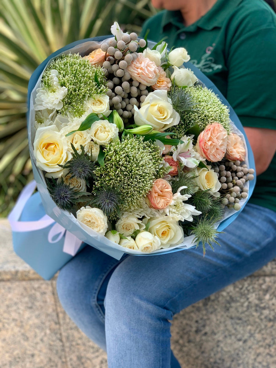 Signature bouquet Meadow Marvel - DJ flowers