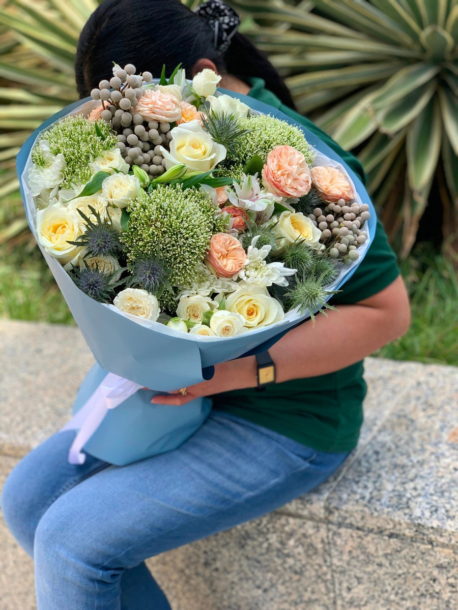 Signature bouquet Meadow Marvel - DJ flowers