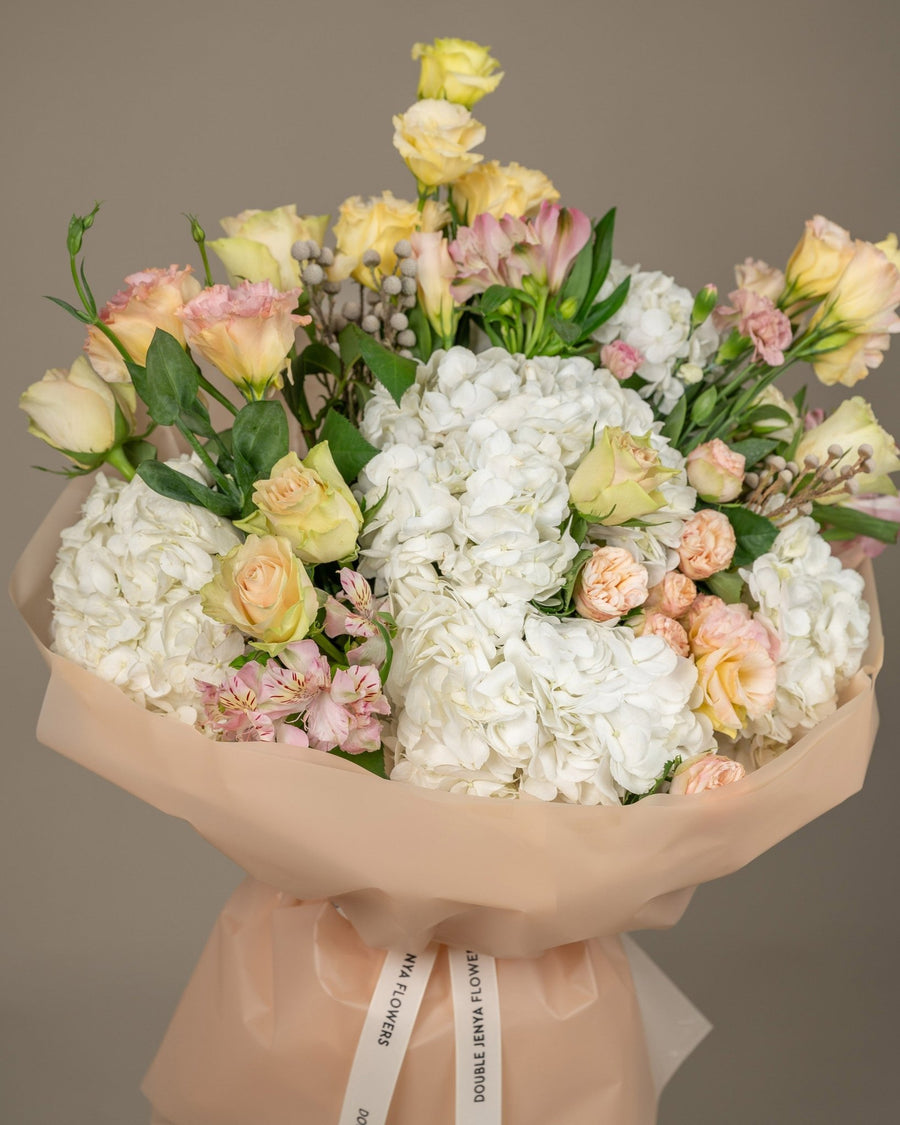 Signature bouquet Whimsical Medley - DJ flowers