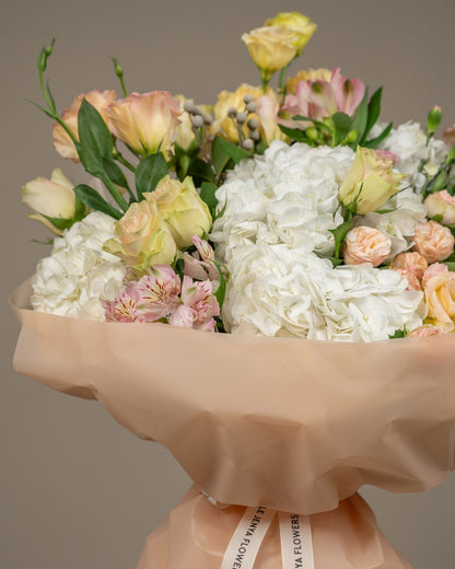 Signature bouquet Whimsical Medley - DJ flowers
