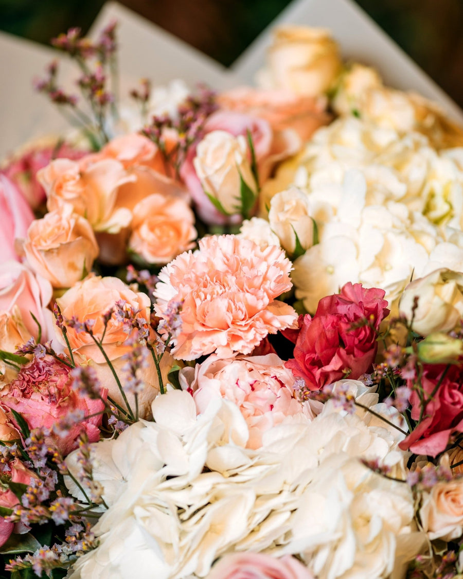 Signature bouquets For the best - DJ flowers