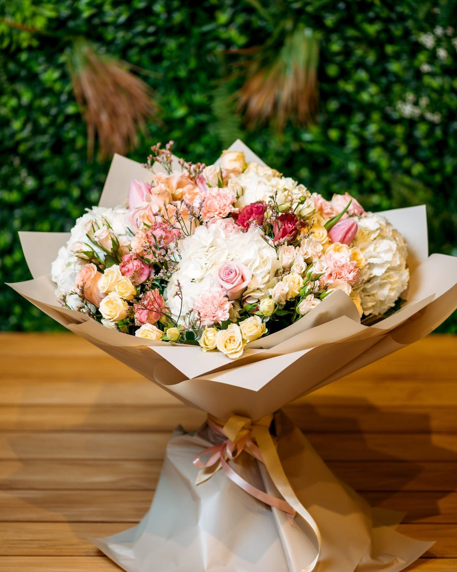Signature bouquets For the best - DJ flowers