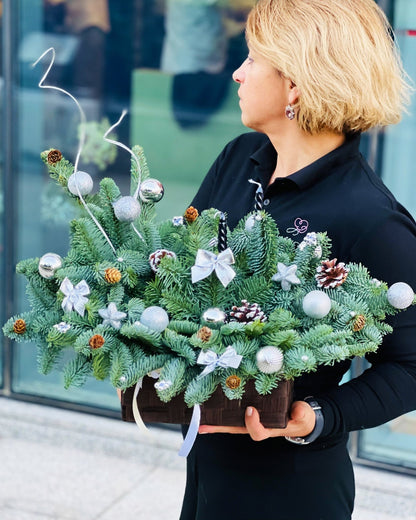 Silver Christmas spirit box - DJ flowers