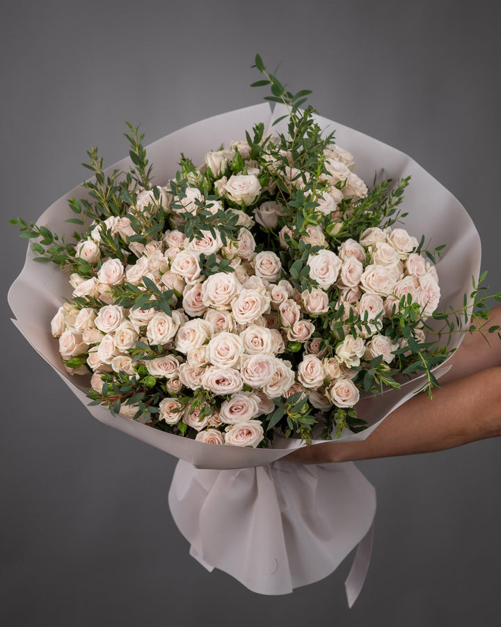 Спрей-розы Blossoms of Elegance