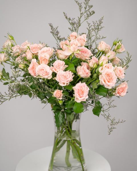 Spray roses vase arrangement Chic Style - DJ flowers