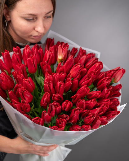 Tulips bouquet Crimson Elegance - DJ flowers