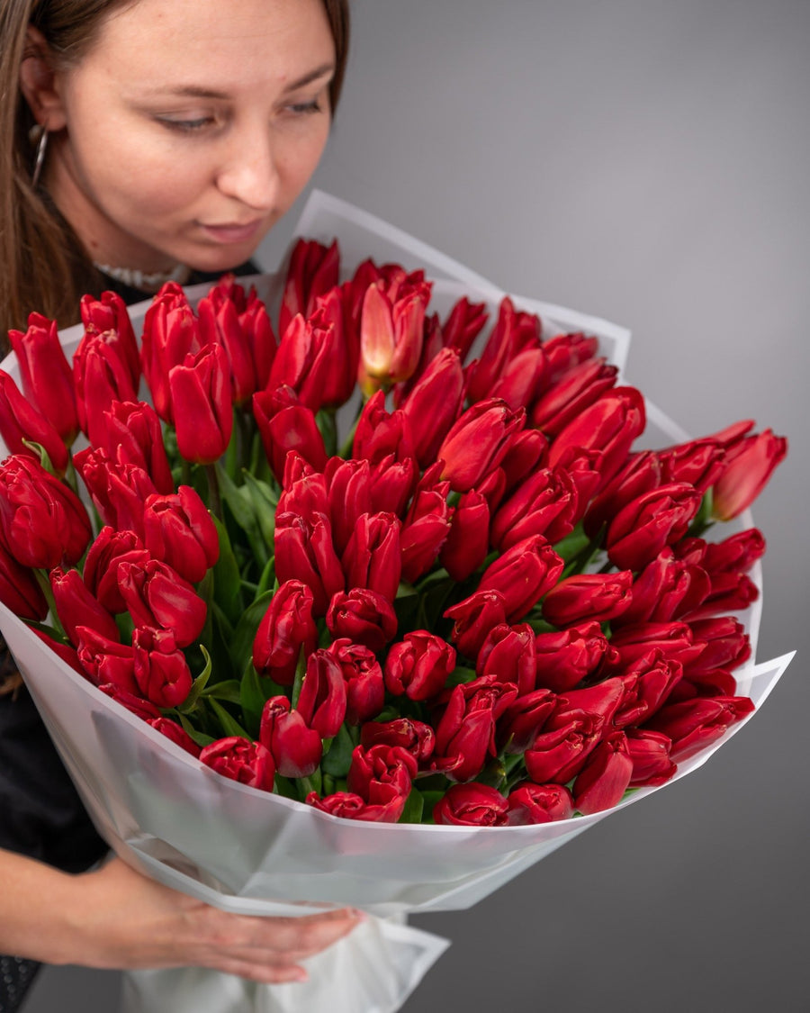Tulips bouquet Crimson Elegance - DJ flowers