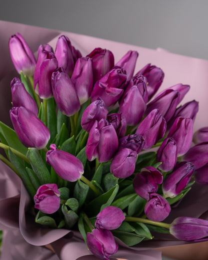 Tulips bouquet Royal Amethyst - DJ flowers
