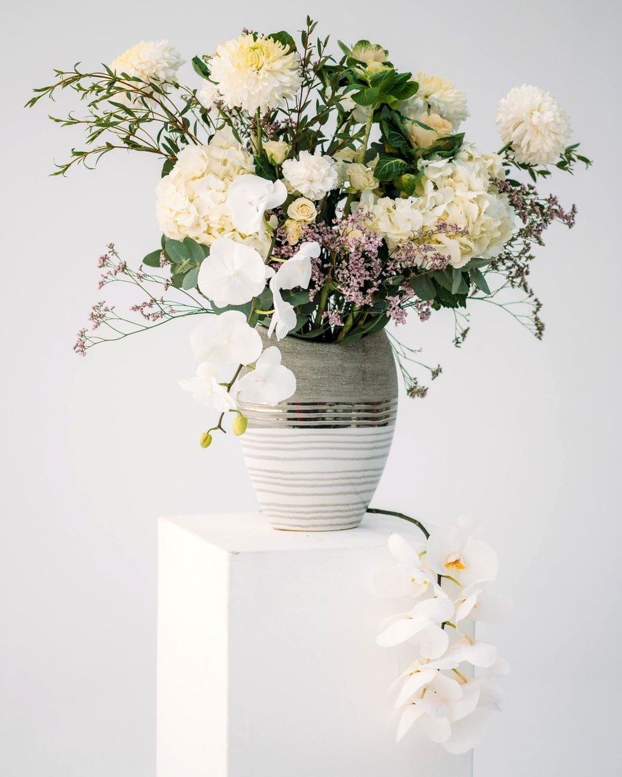 Vase arrangement Delight - DJ flowers