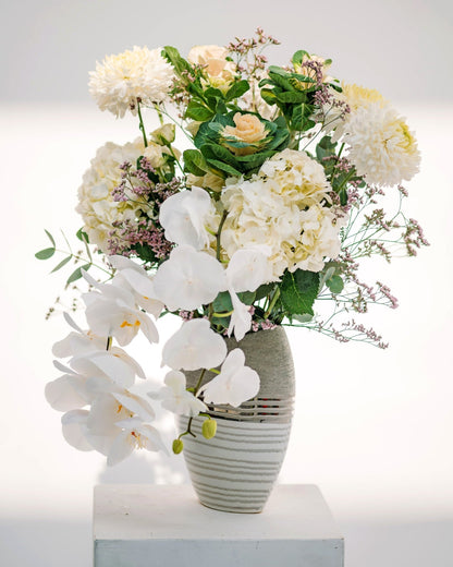 Vase arrangement Delight - DJ flowers