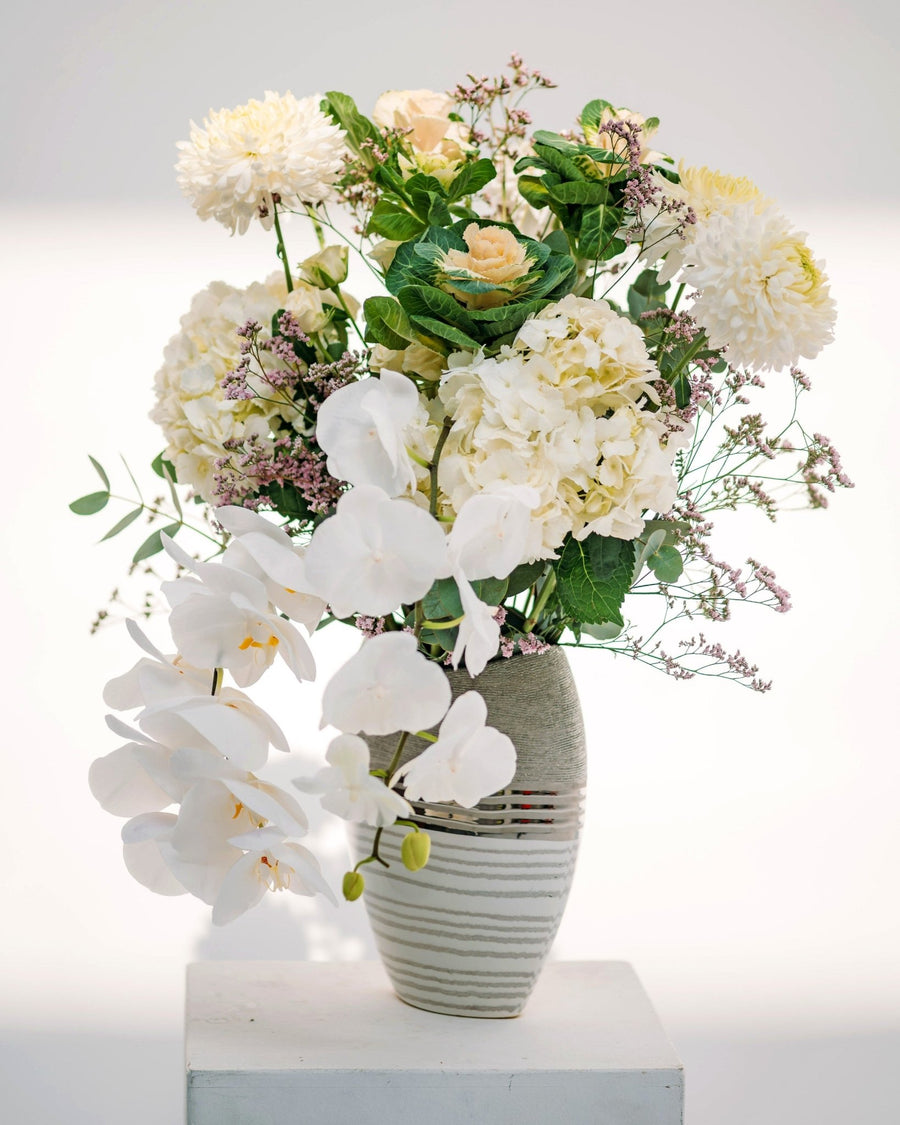 Vase arrangement Delight - DJ flowers