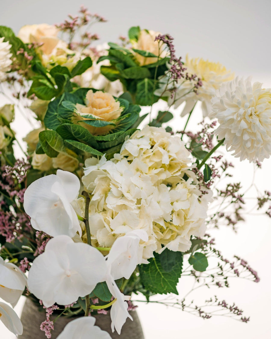 Vase arrangement Delight - DJ flowers