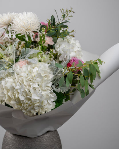 Vase arrangement Fondness - DJ flowers