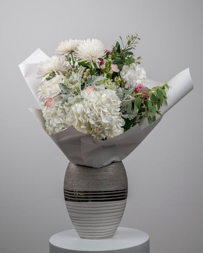 Vase arrangement Fondness - DJ flowers
