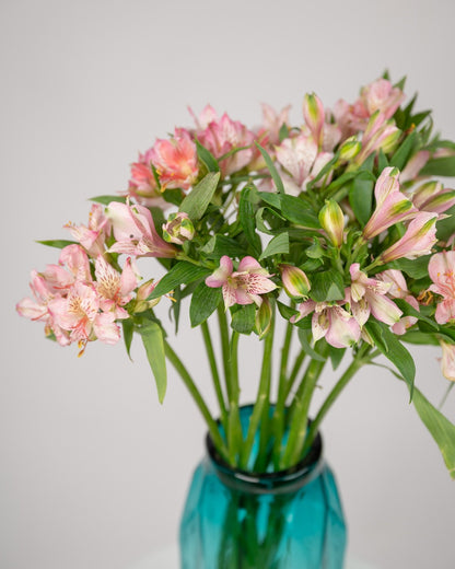 Vase arrangement Gentle Breeze - DJ flowers