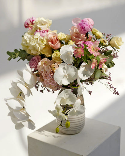Vase arrangement Morning breeze - DJ flowers