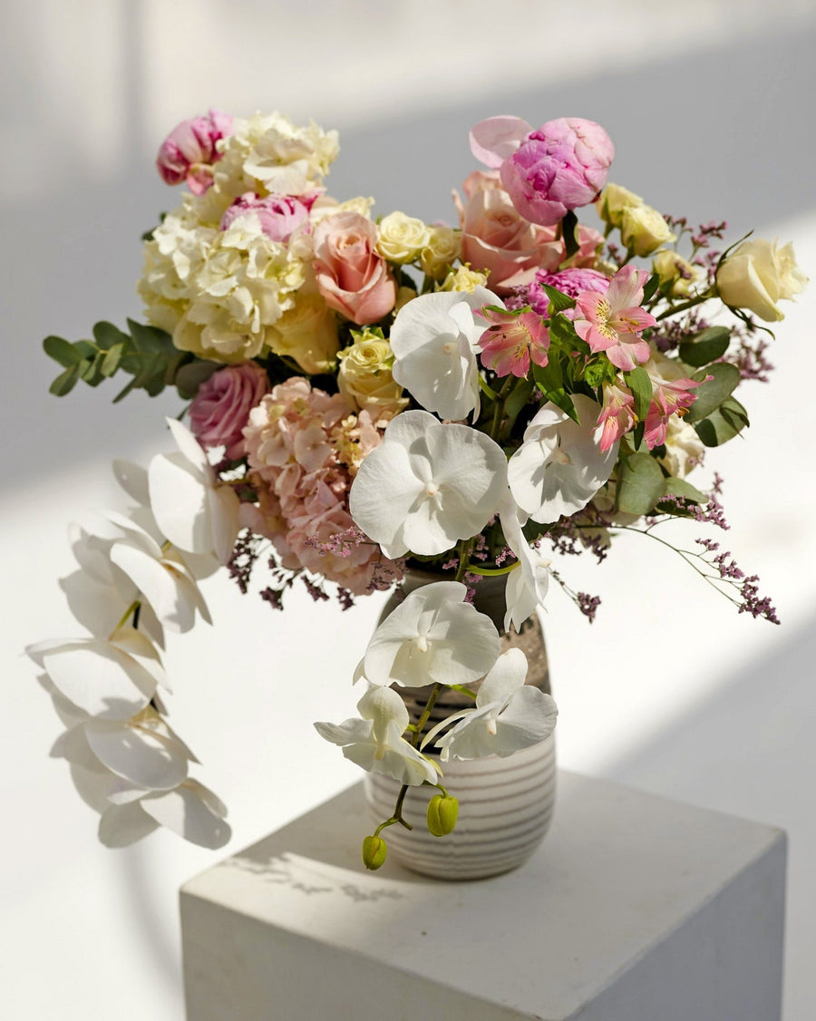 Vase arrangement Morning breeze - DJ flowers