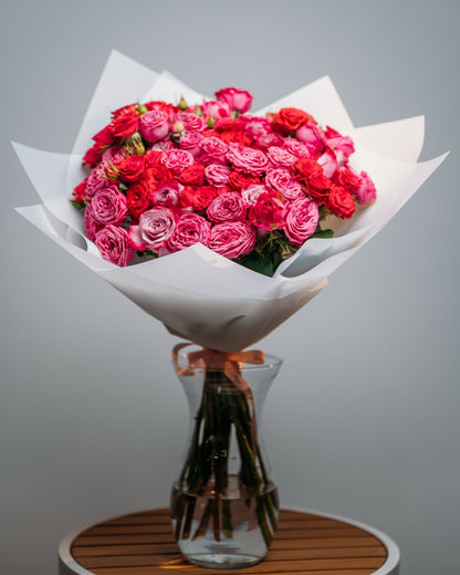 Vase arrangement of spray roses Vibrant Visions - DJ flowers