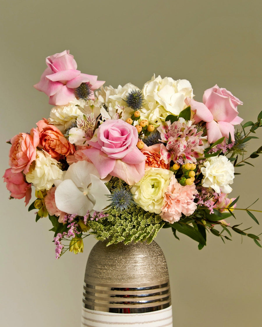 Vase arrangement Reasonable - DJ flowers